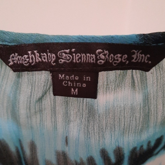 Blue and White Tunic with Lace Detail - Picture 2 of 5